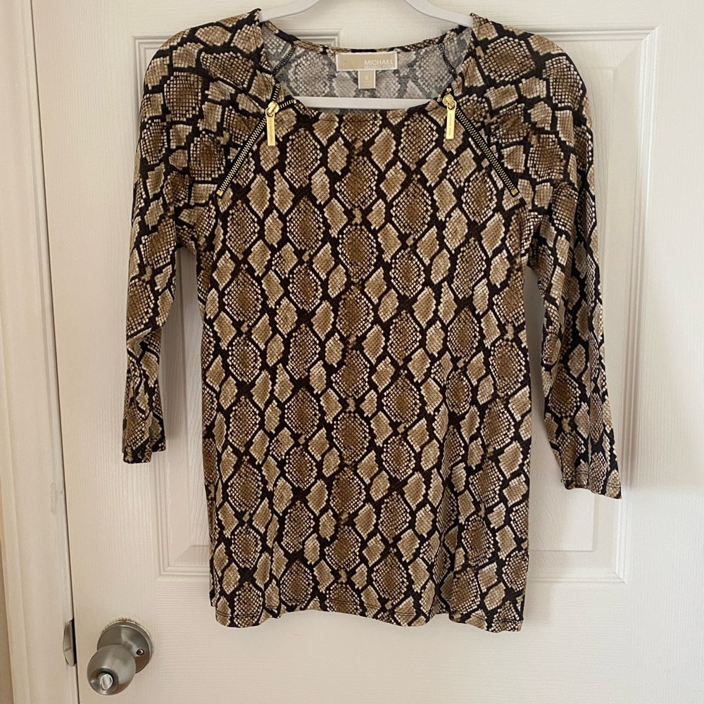 MICHAEL KORS PYTHON PRINT ZIP TOP 👚